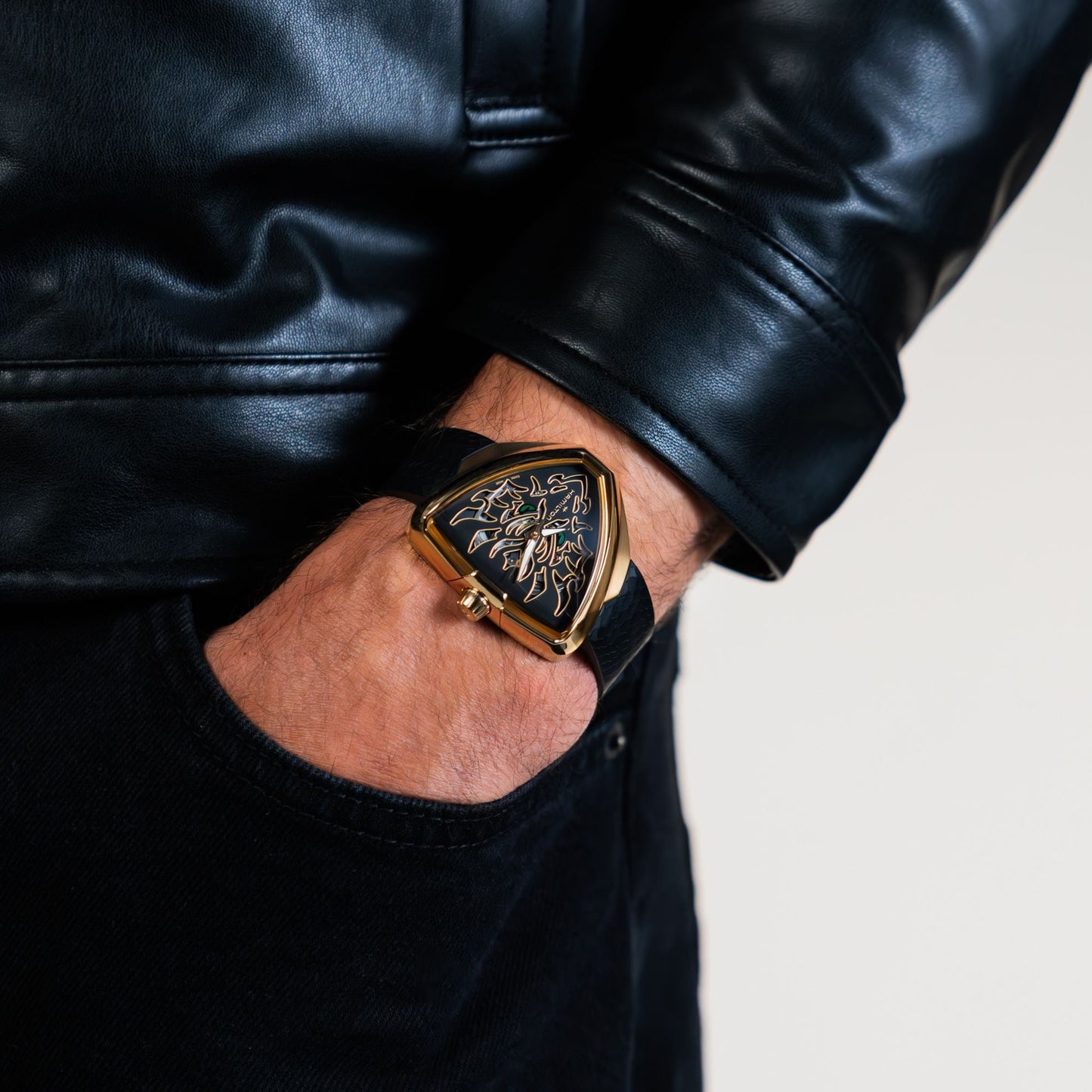 Hamilton Ventura
Elvis80 Skeleton Auto
Automatic | 42mm x 45mm | H24525332