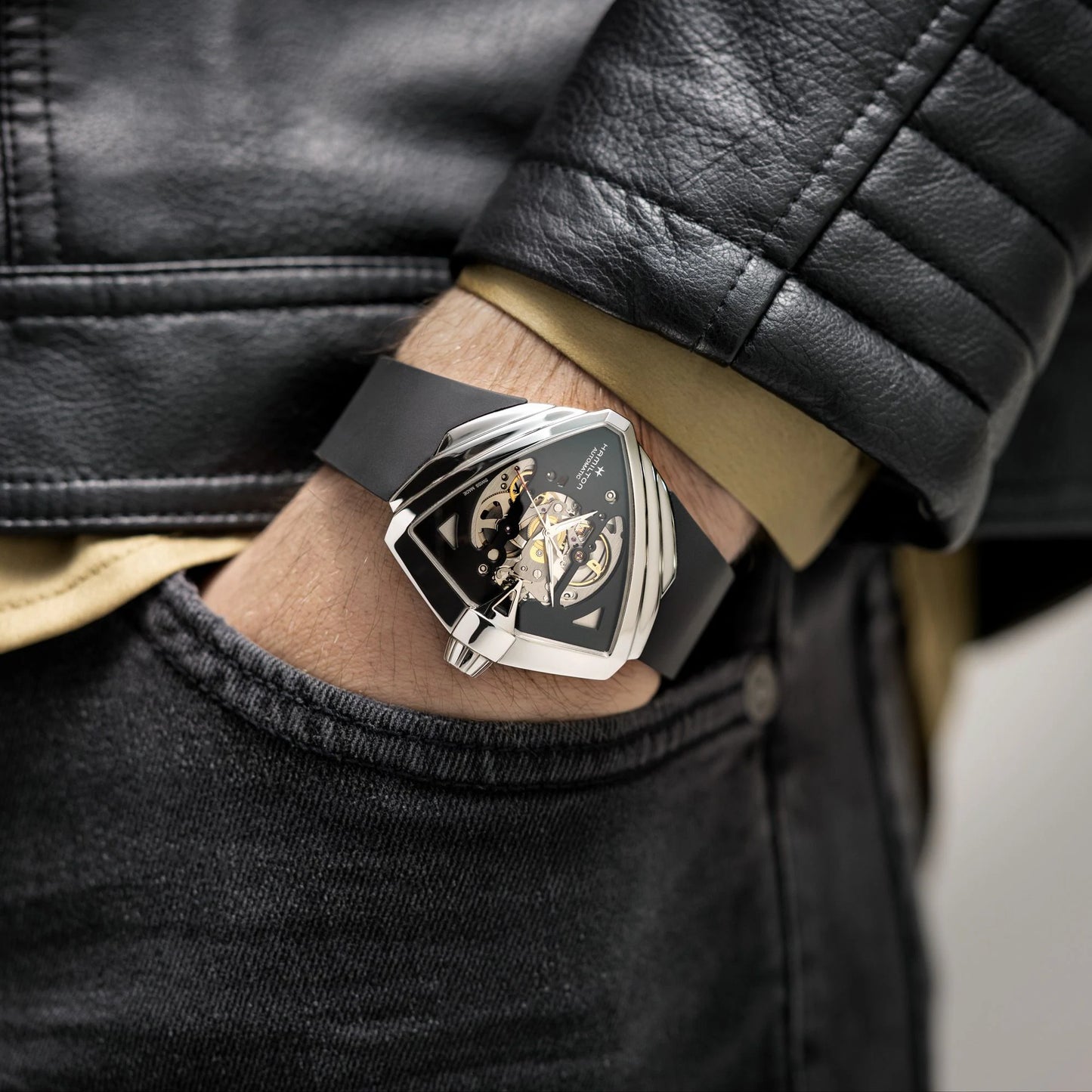 Hamilton Ventura
XXL Skeleton Auto
Automatic | 46mm x 46mm | H24625330